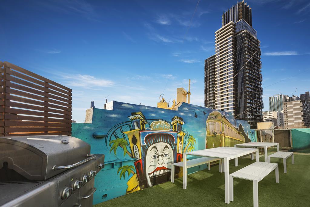 Mad Monkey Melbourne Hostel Exterior photo